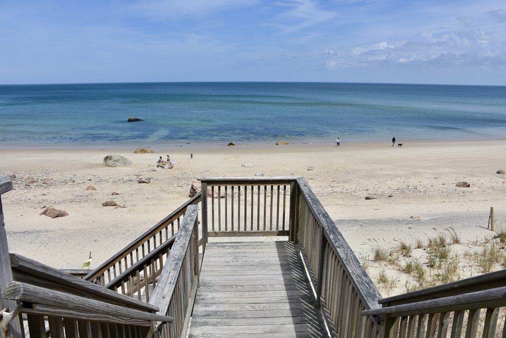 6 Oak Bluff Rd