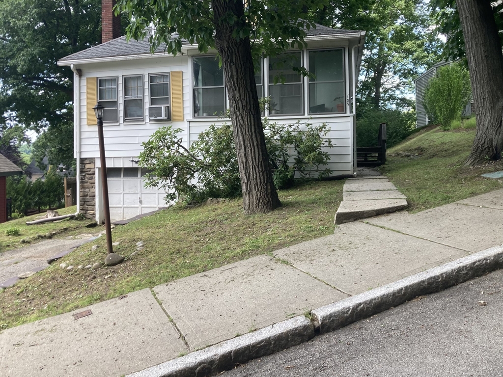 109 Green Hill Pkwy 1