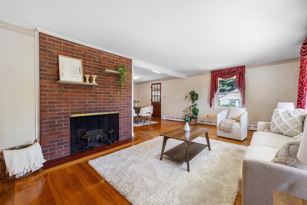 38 Robinhood Rd