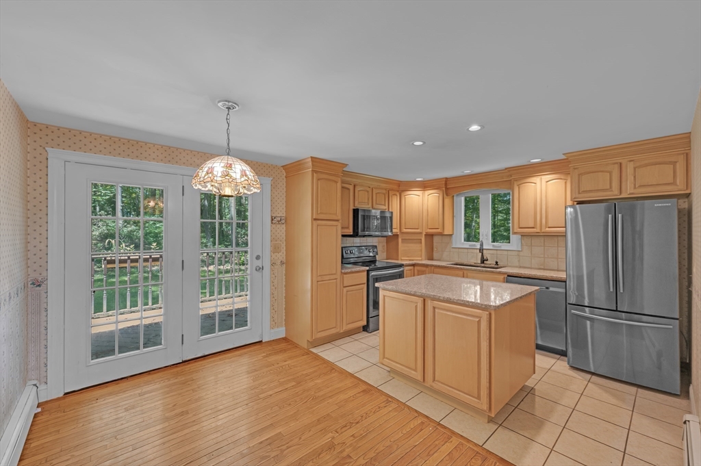6 Laurelwood Dr