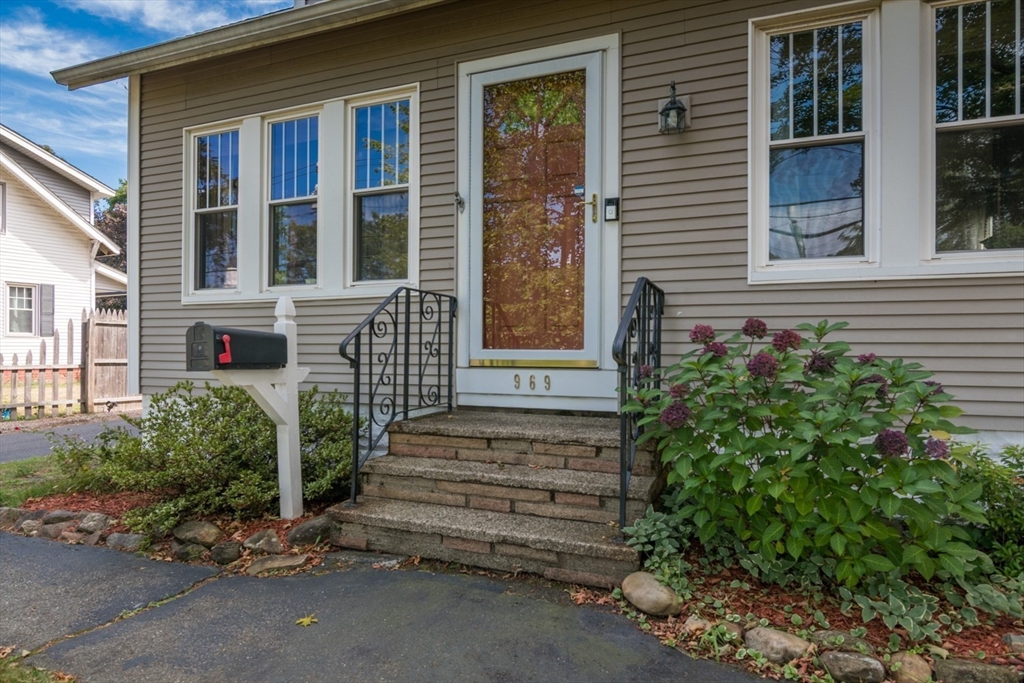 969 Main St
