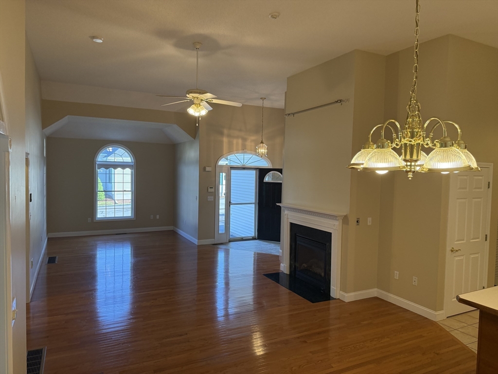 40 Holly Ln 40