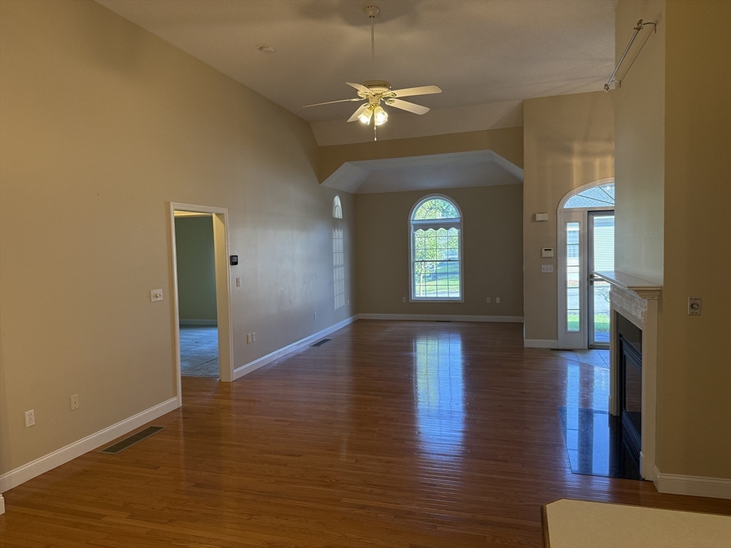 40 Holly Ln 40