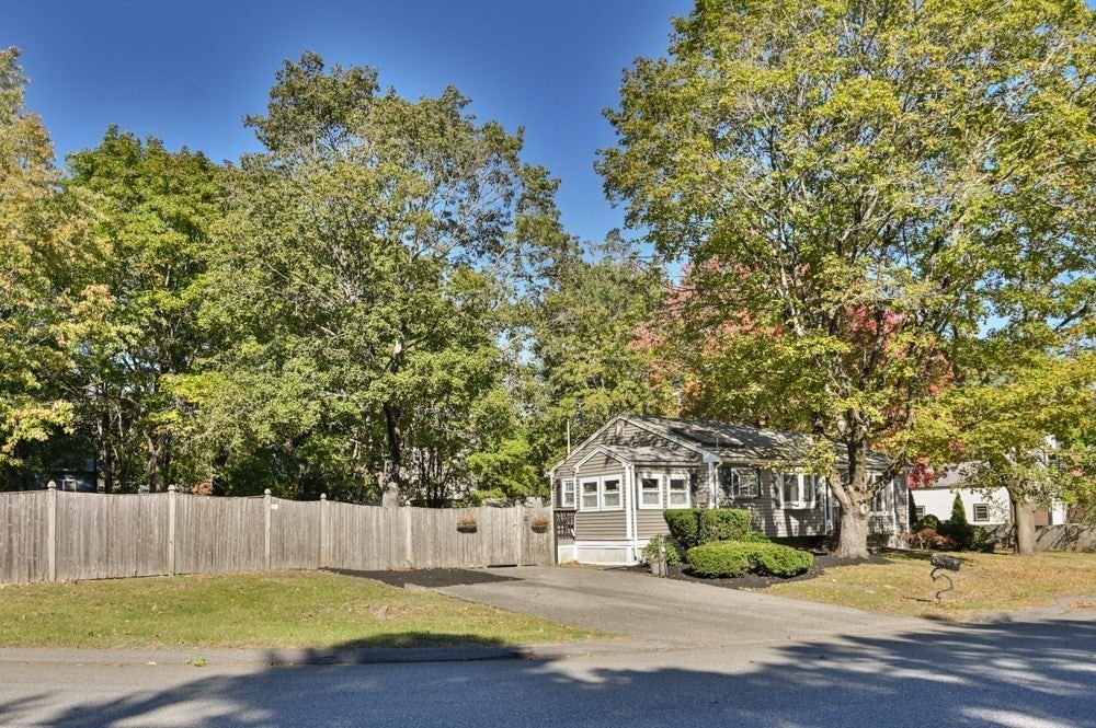 5 Barbara Ave, Wilmington, MA Photo #4