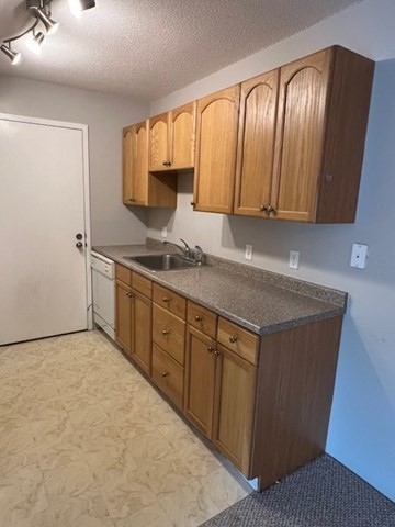 14 Village Way 23