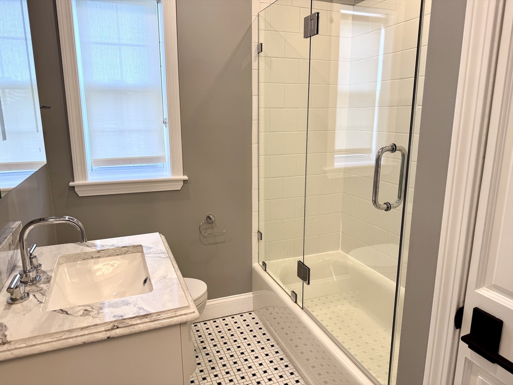 27-29 Commonwealth Ave 6