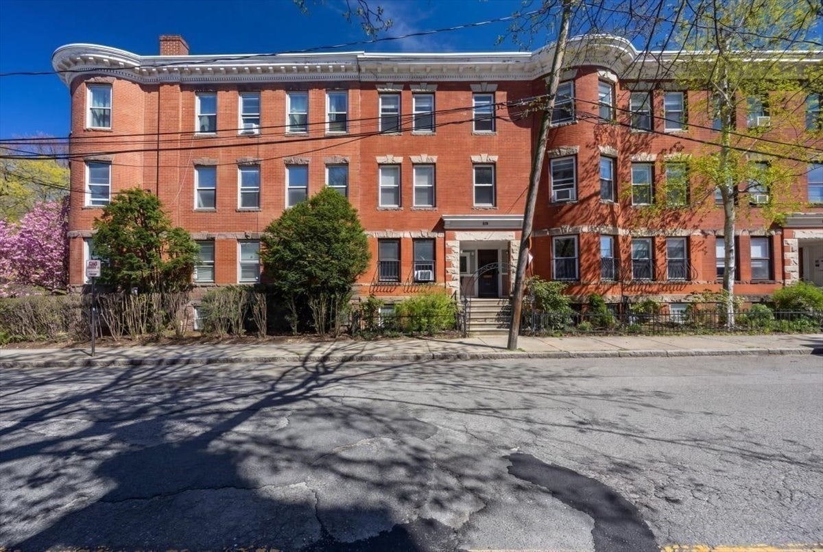 23 Netherlands Rd 1, Brookline MA 02445