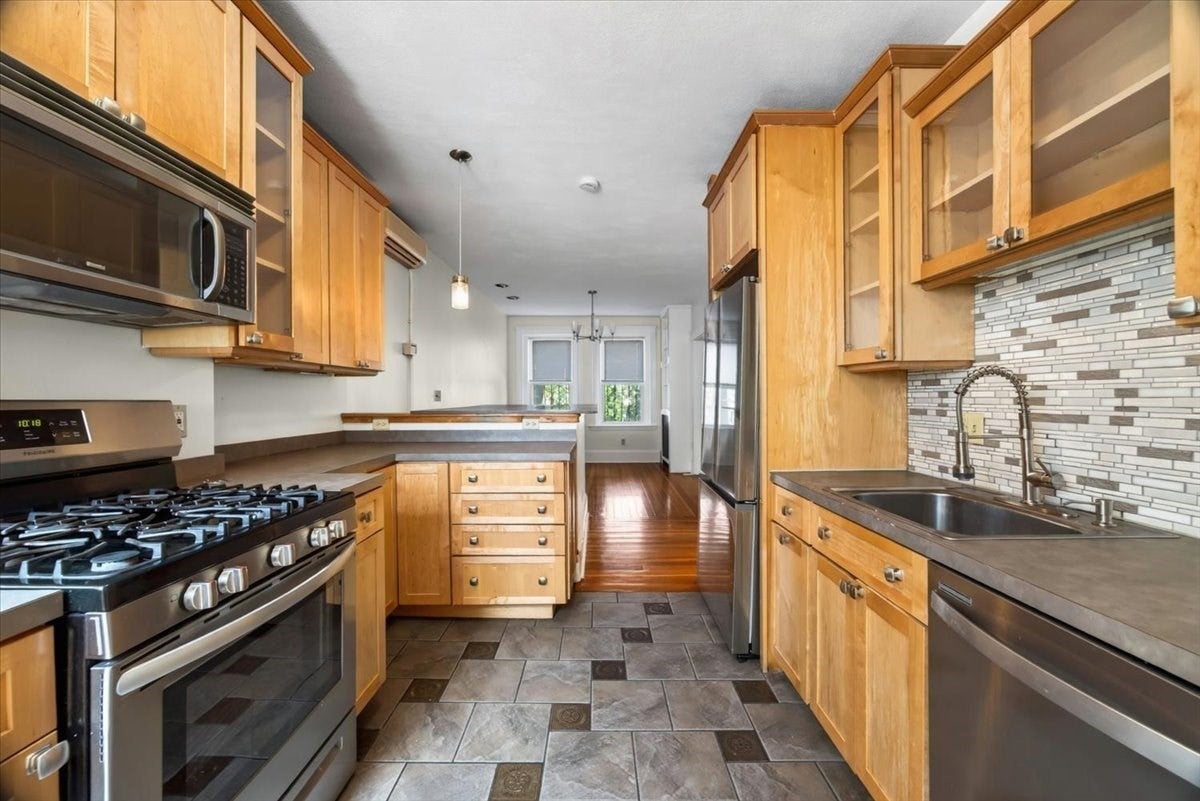 23 Netherlands Rd