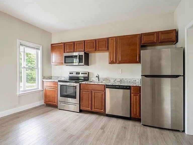 8 Oak St #1, North Attleboro, MA, 8 Oak St #1, North Attleboro, MA Photo #6