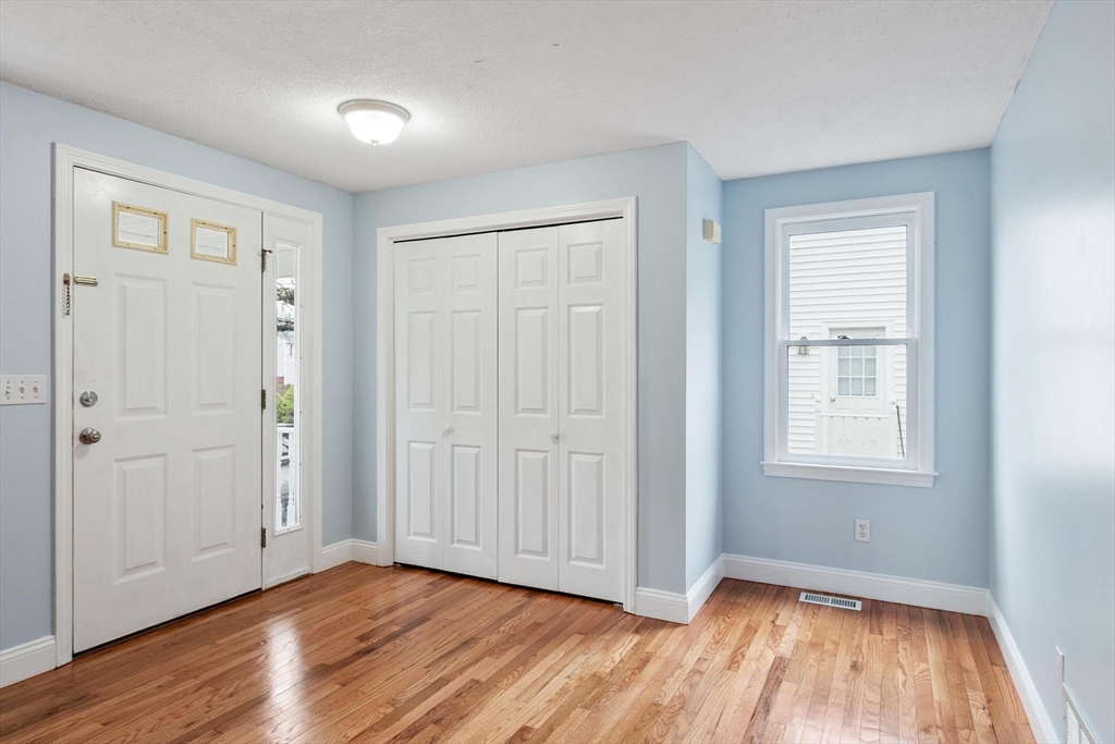 29 Lamplighter Ln