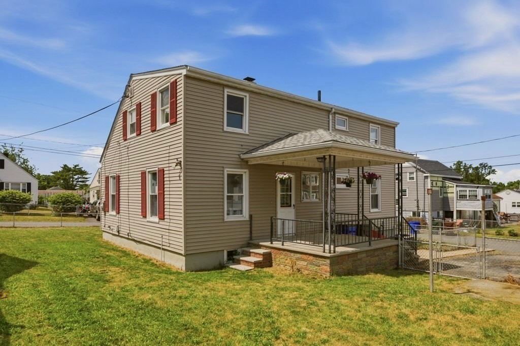 124 Woodman St