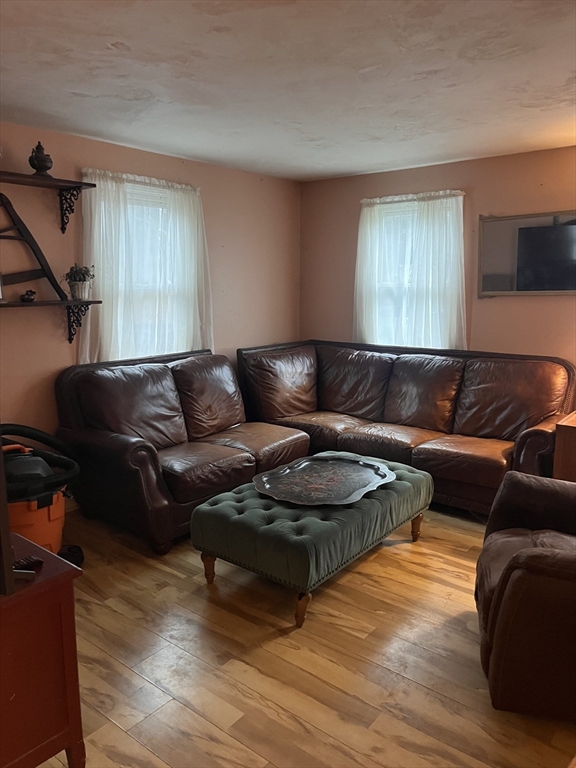 Barnstable, Massachusetts 02632, United States, 3 Bedrooms Bedrooms, ,2 BathroomsBathrooms,Residential,Active,95384