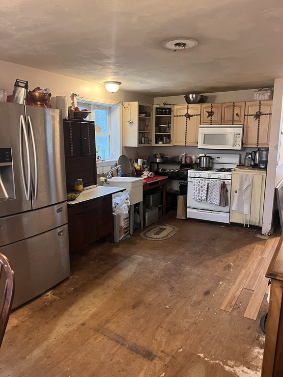 Barnstable, Massachusetts 02632, United States, 3 Bedrooms Bedrooms, ,2 BathroomsBathrooms,Residential,Active,95384