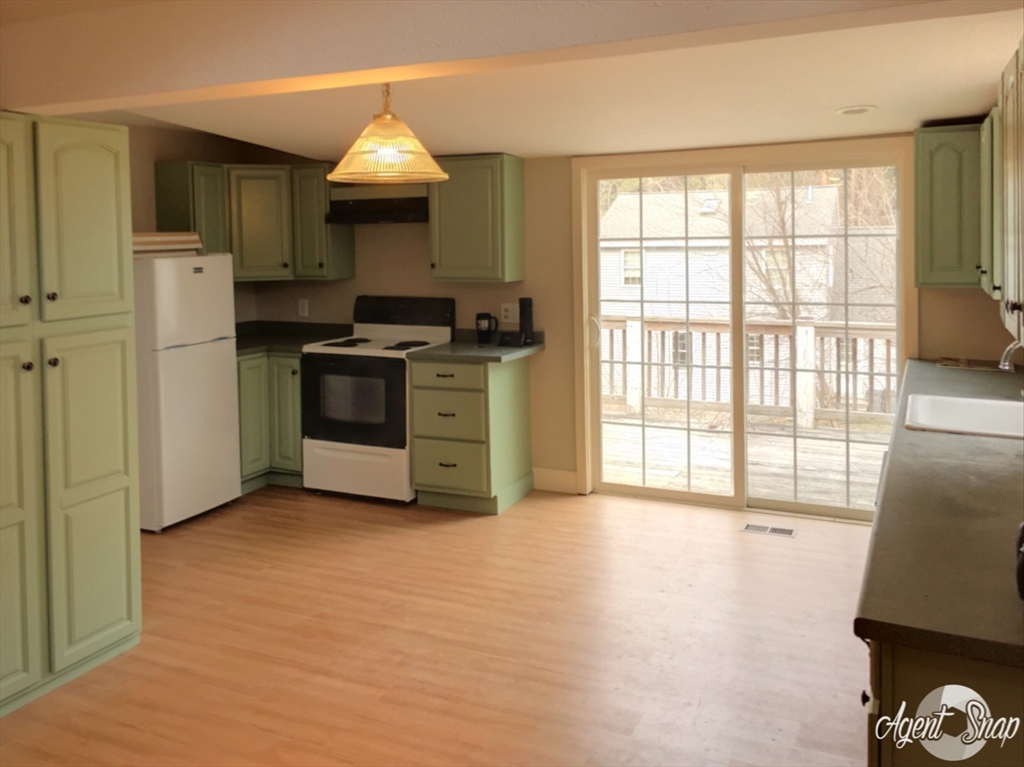 13 Hemlock Rd
