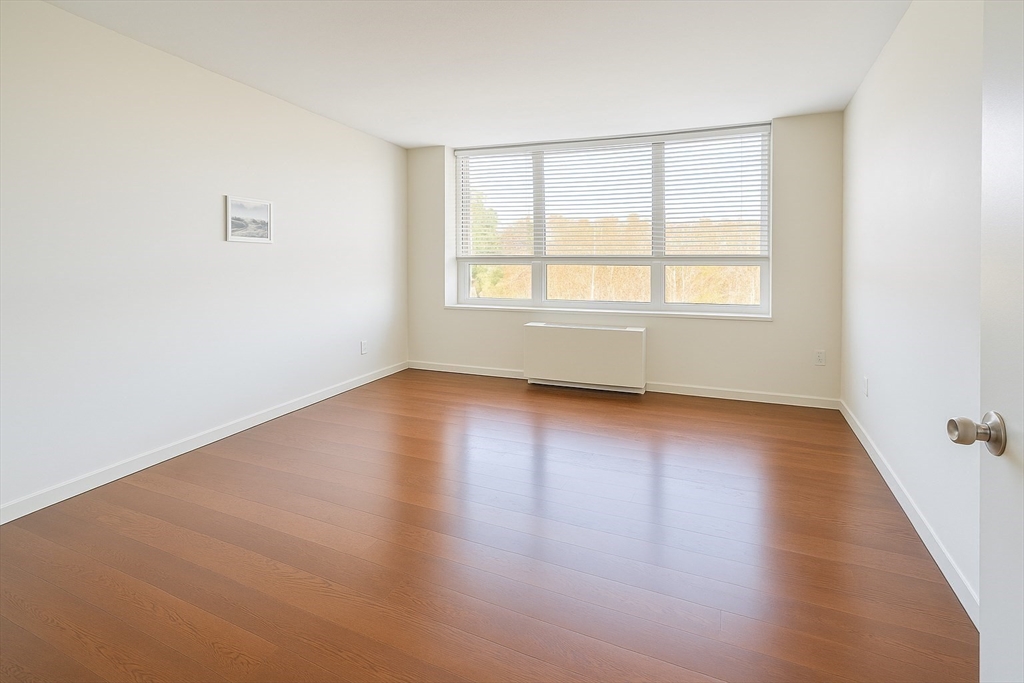 20 Hammond Pond Pkwy 606