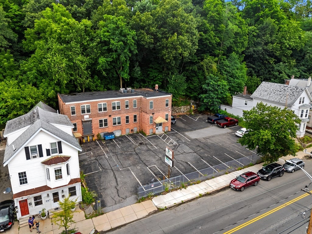 205 River St