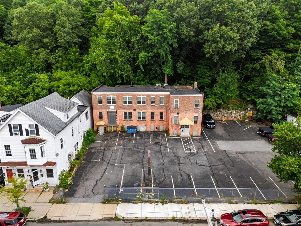 205 River St