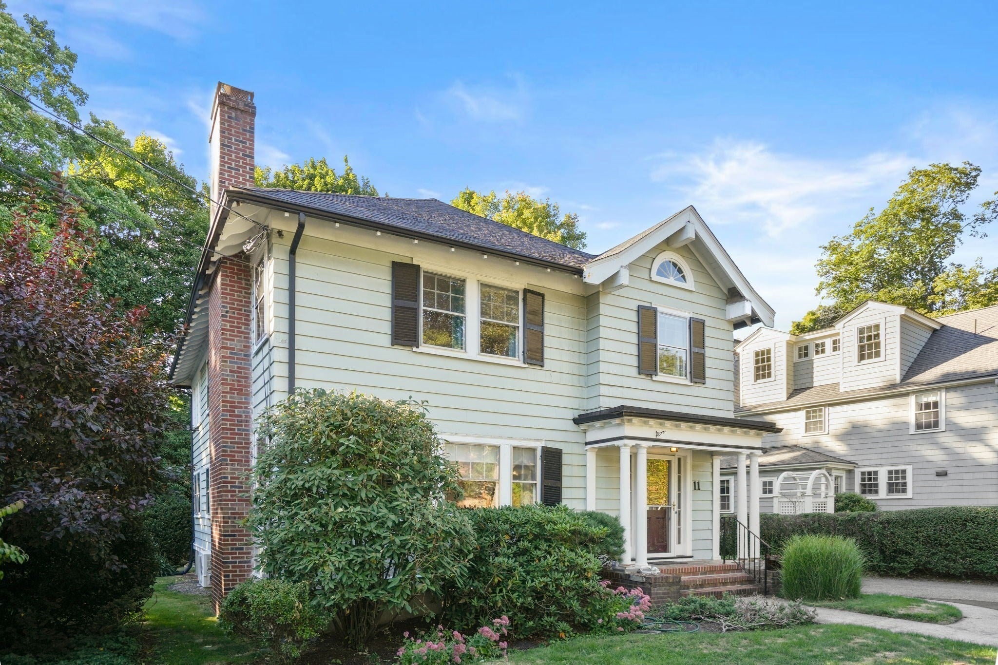 Photo of 11 Stoneleigh Road, Newton, MA