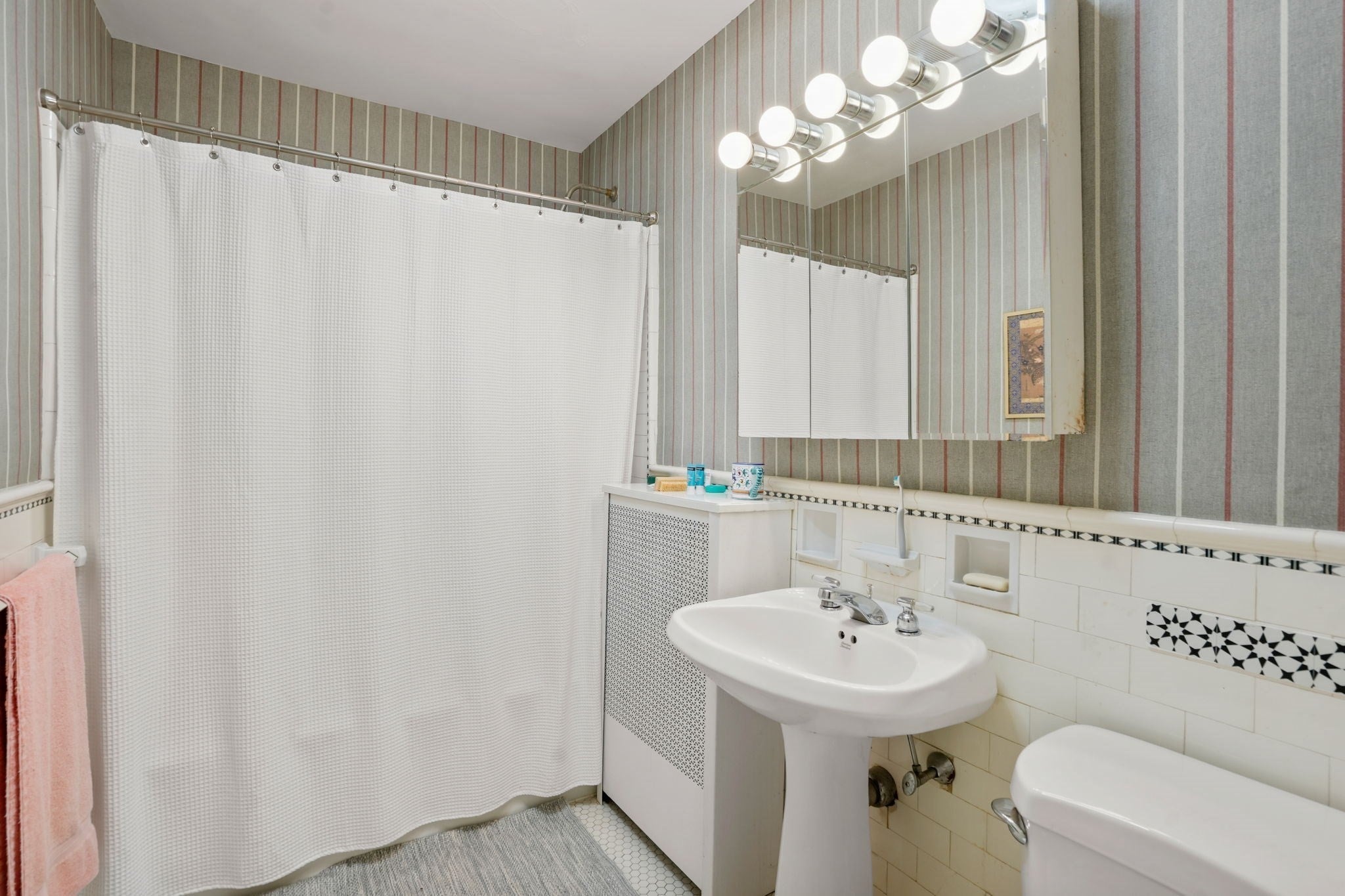 11 Stoneleigh Road, Newton, MA, 11 Stoneleigh Road, Newton, MA Photo #21