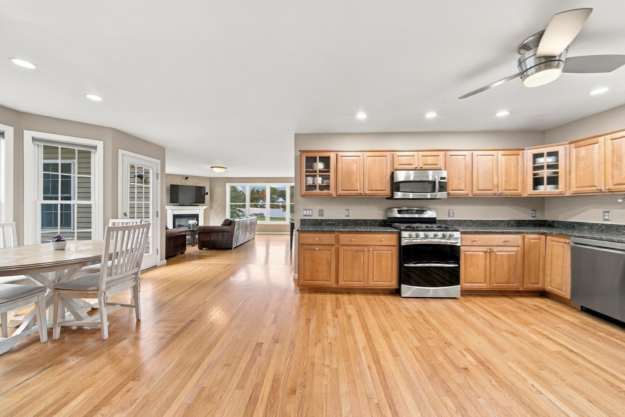 80 Grove St, Hopkinton, MA Photo #14
