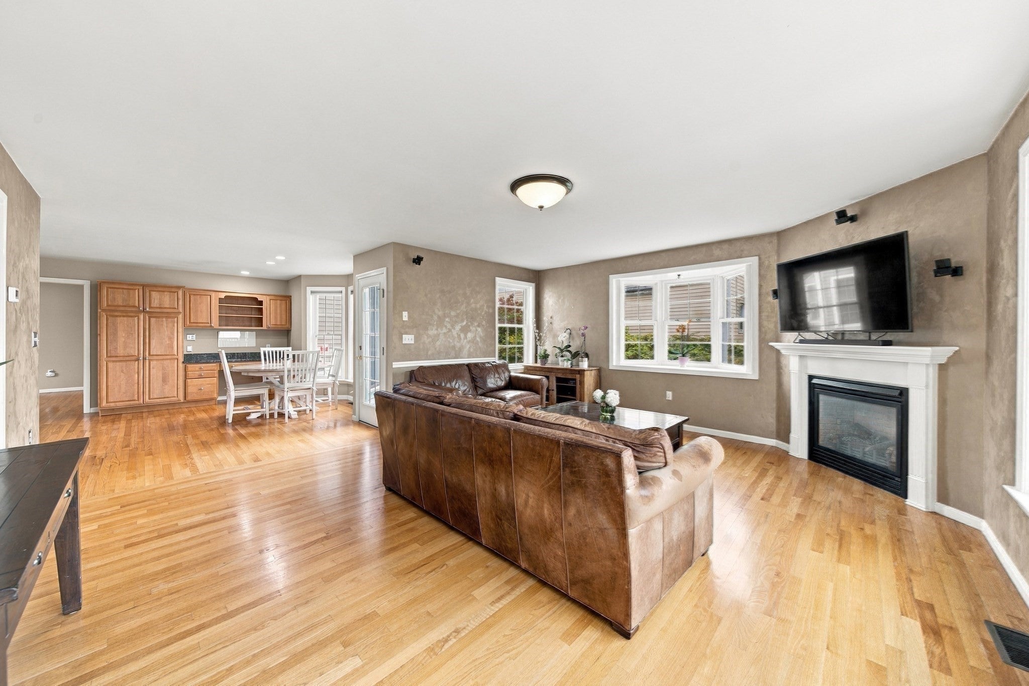 80 Grove St, Hopkinton, MA Photo #10