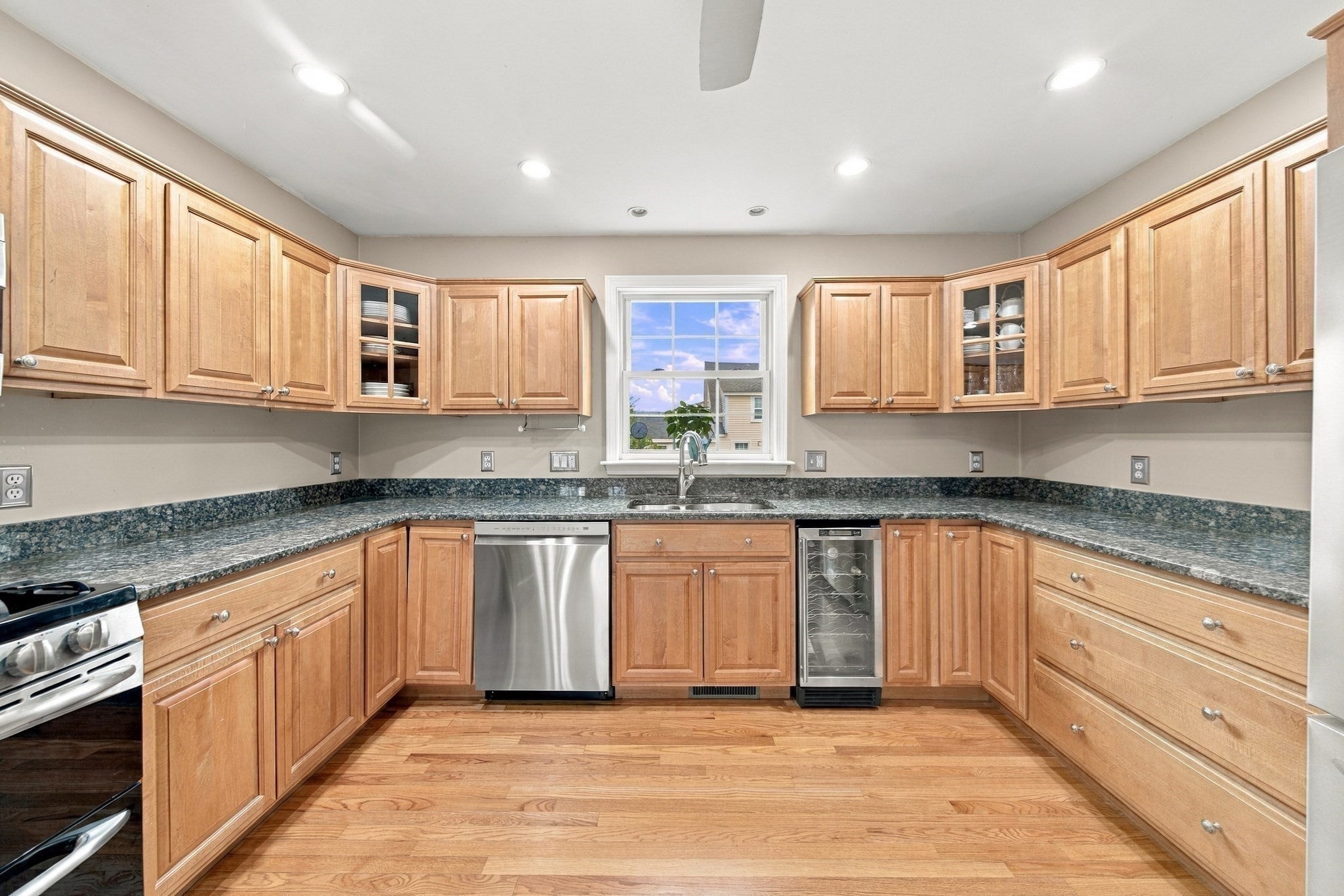 80 Grove St, Hopkinton, MA Photo #15