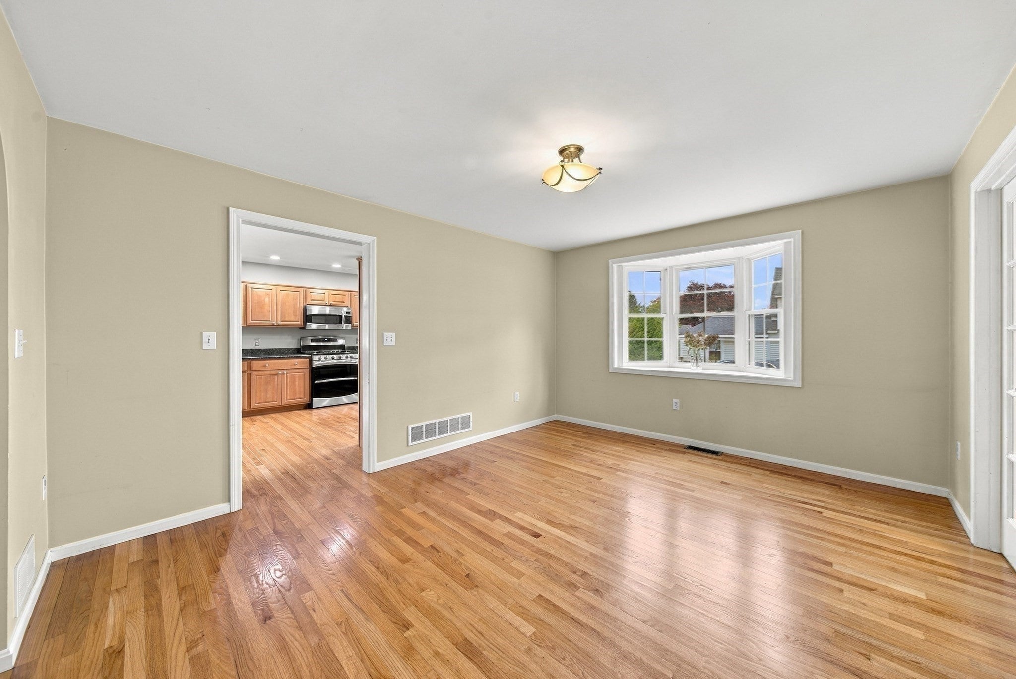 80 Grove St, Hopkinton, MA Photo #17