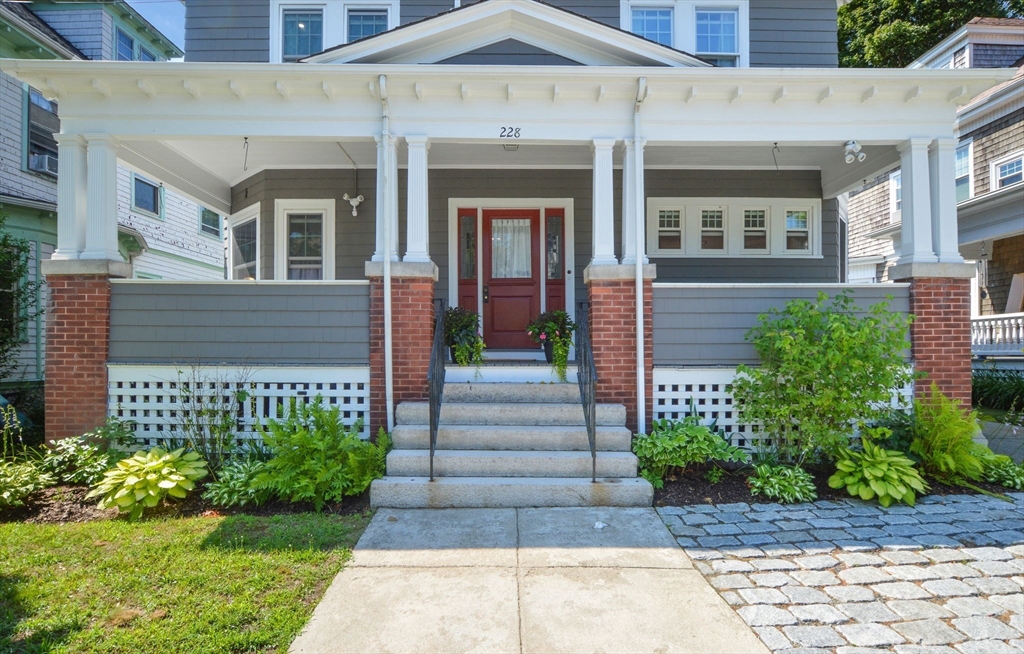 228 Hawthorn St