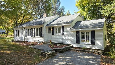 Photo of 289 Richards Ave, Paxton, MA 01612 (MLS # 73449181)