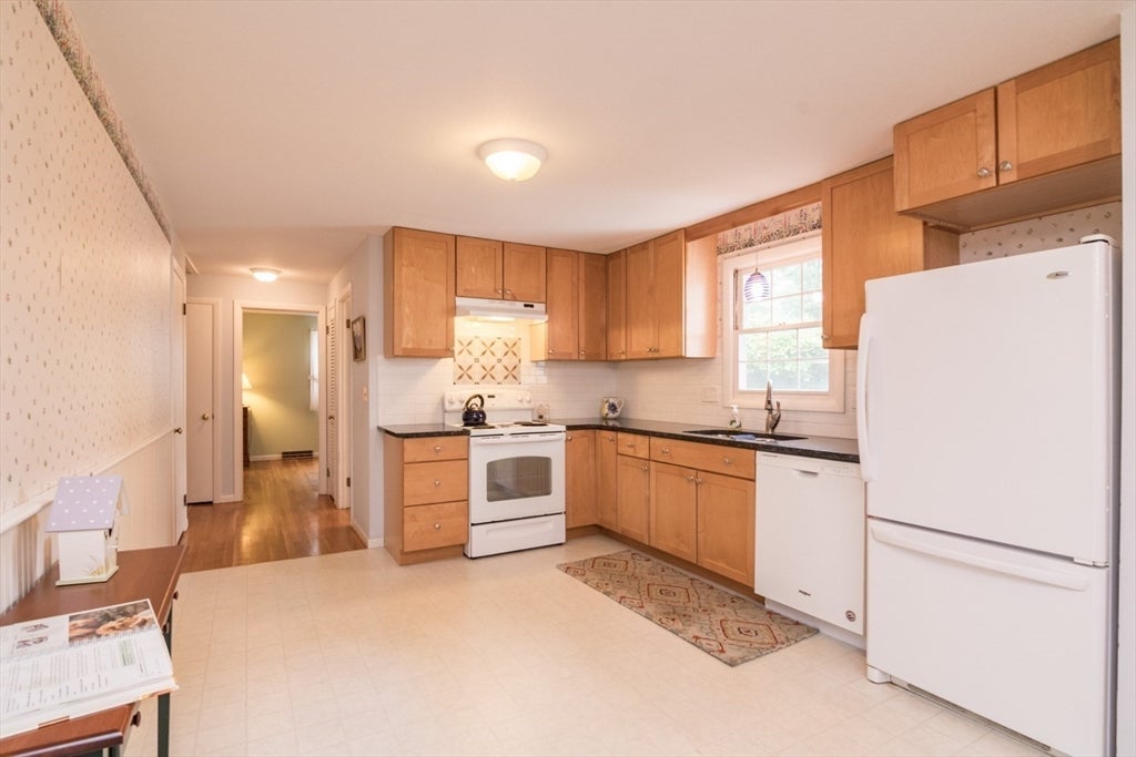 90 Columbia Drive, Amherst, MA, 90 Columbia Drive, Amherst, MA Photo #11