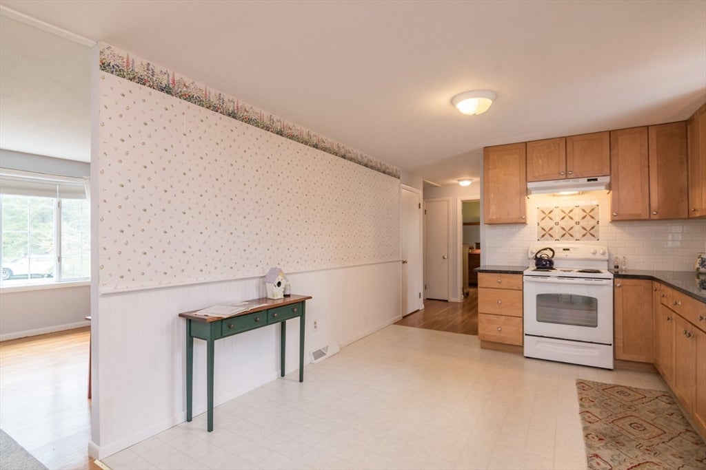 90 Columbia Drive, Amherst, MA, 90 Columbia Drive, Amherst, MA Photo #12