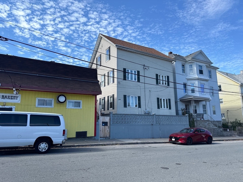 208 Snell St