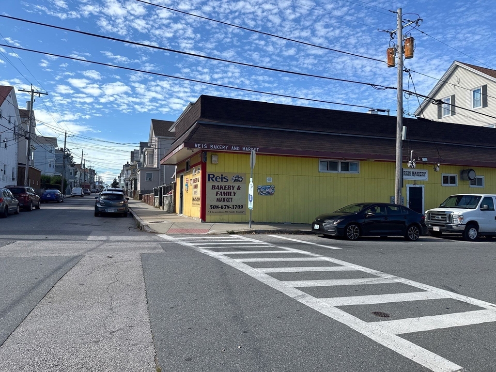 208 Snell St