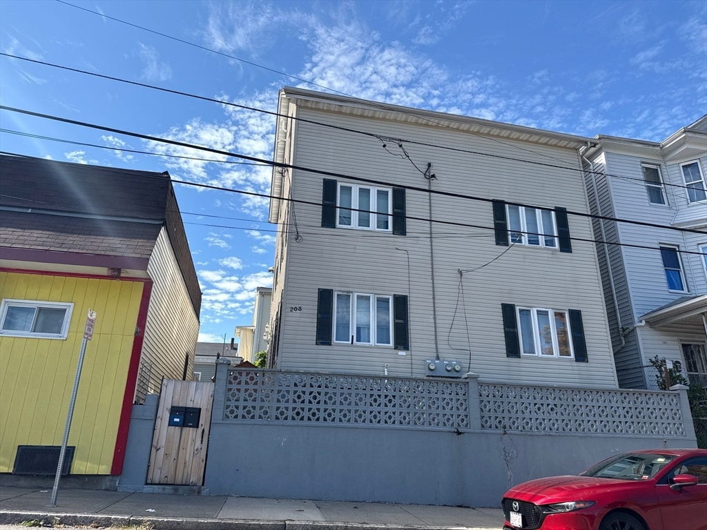 208 Snell St