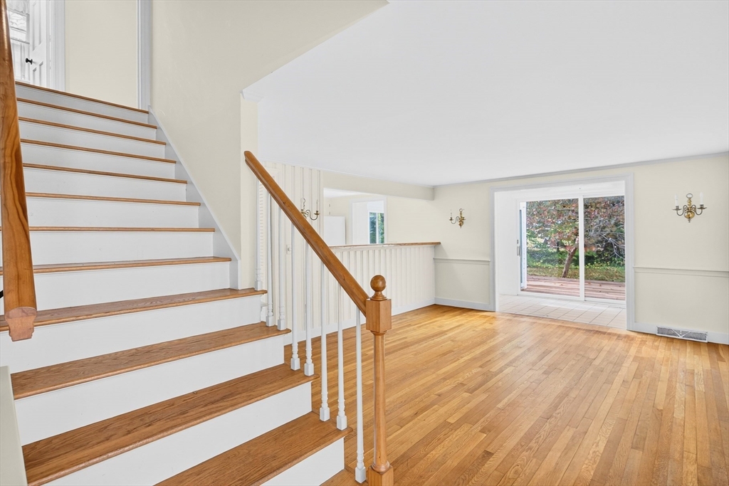 Chatham, Massachusetts 02633, United States, 5 Bedrooms Bedrooms, ,3 BathroomsBathrooms,Residential,Active,225419