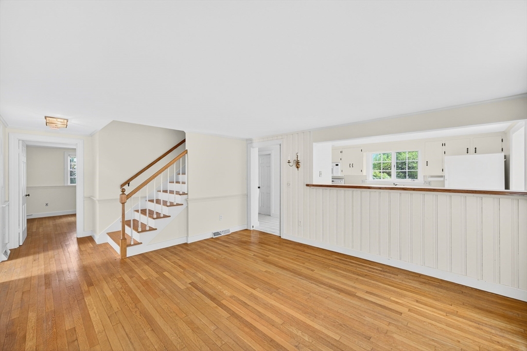 Chatham, Massachusetts 02633, United States, 5 Bedrooms Bedrooms, ,3 BathroomsBathrooms,Residential,Active,225419