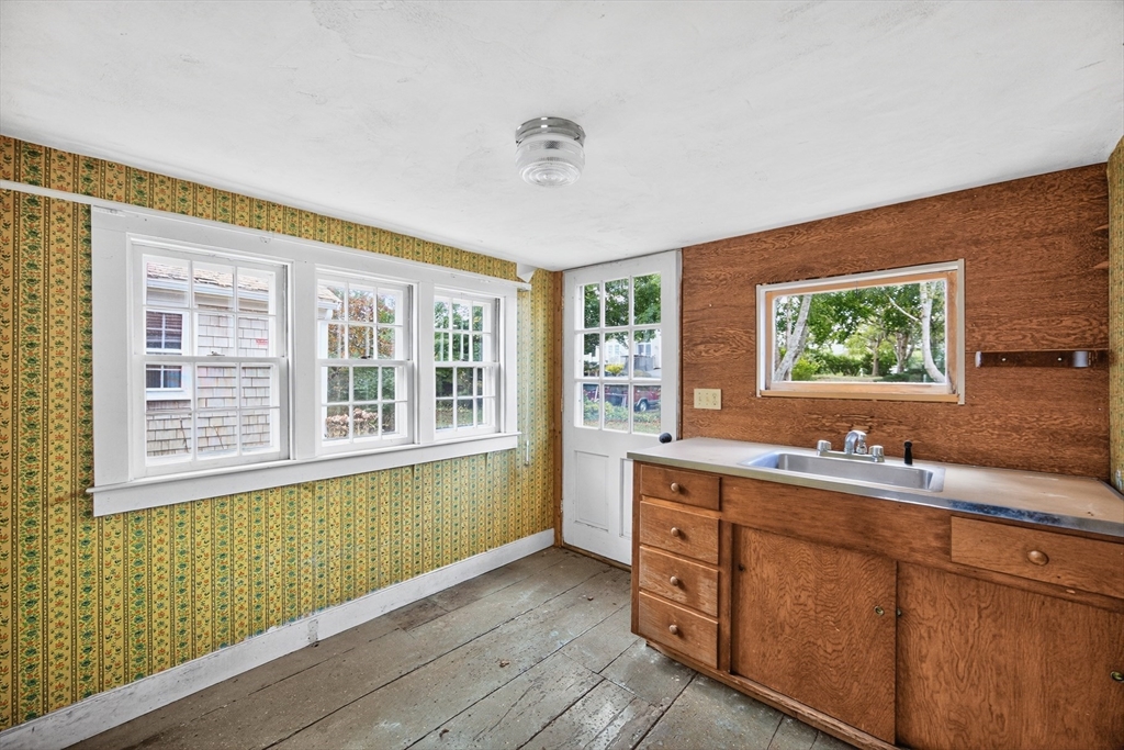 Chatham, Massachusetts 02633, United States, 5 Bedrooms Bedrooms, ,3 BathroomsBathrooms,Residential,Active,225419