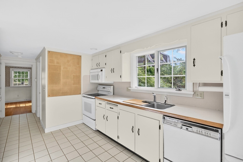 Chatham, Massachusetts 02633, United States, 5 Bedrooms Bedrooms, ,3 BathroomsBathrooms,Residential,Active,225419