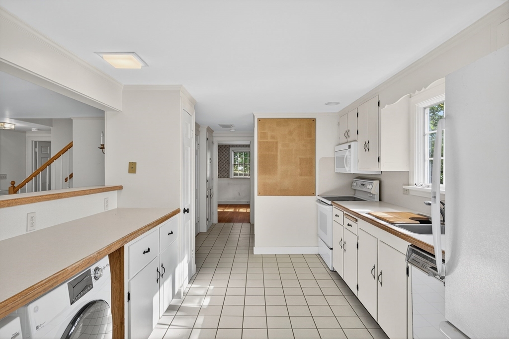 Chatham, Massachusetts 02633, United States, 5 Bedrooms Bedrooms, ,3 BathroomsBathrooms,Residential,Active,225419