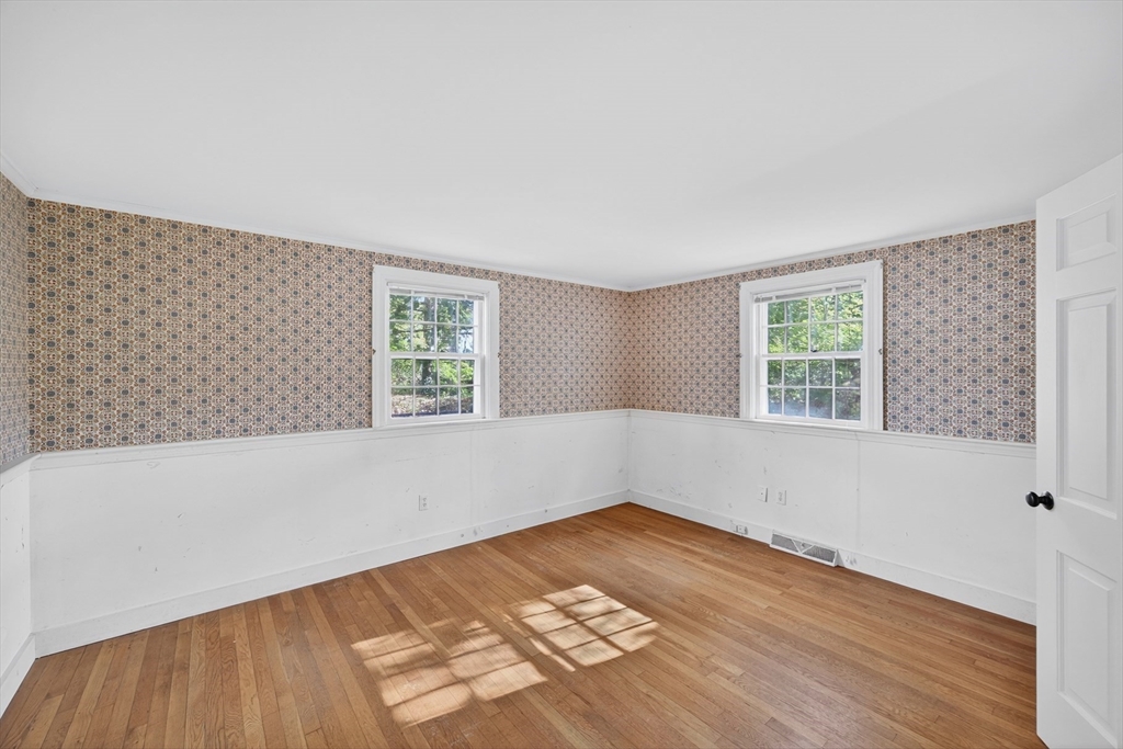 Chatham, Massachusetts 02633, United States, 5 Bedrooms Bedrooms, ,3 BathroomsBathrooms,Residential,Active,225419