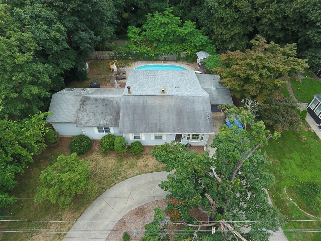 27 Main St