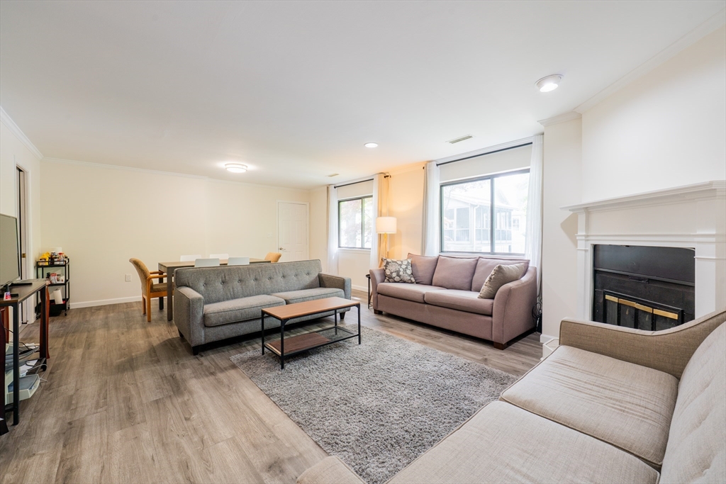 19 Burnham St C2