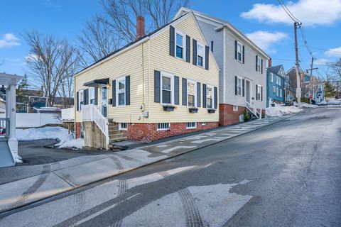 4 Boardman St Amesbury MA 01913