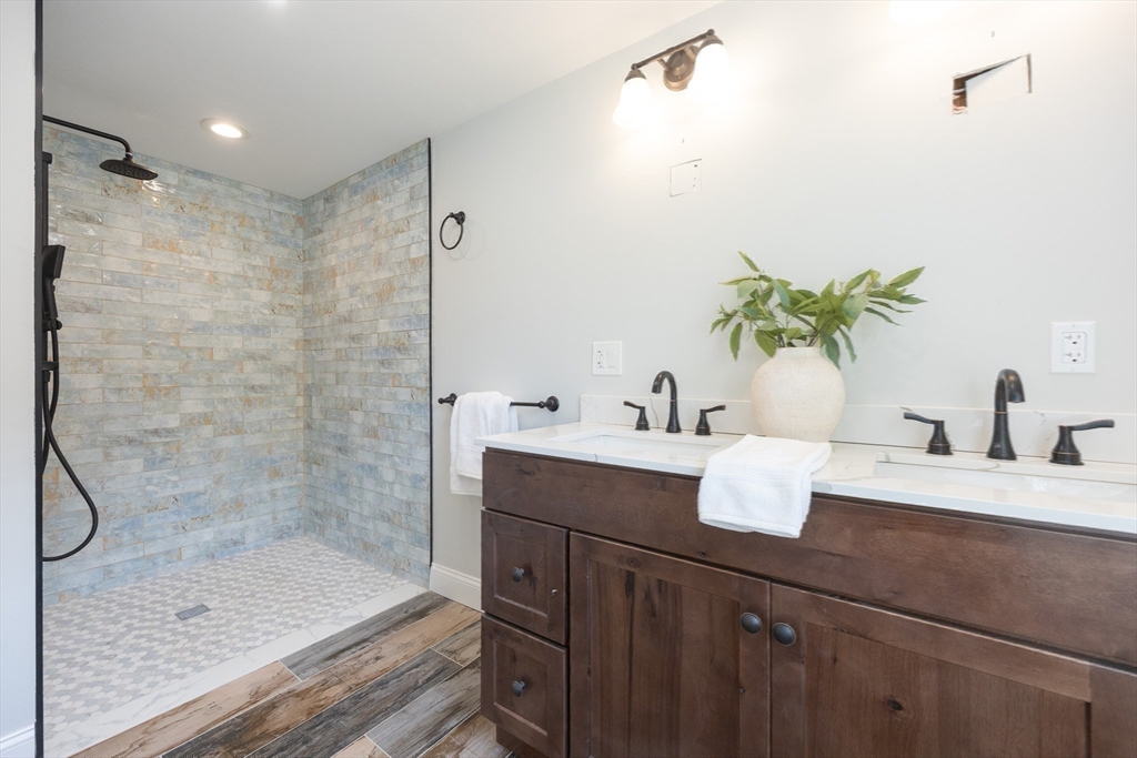 Easton, Massachusetts 02375, United States, 4 Bedrooms Bedrooms, ,3 BathroomsBathrooms,Residential,Active,150547