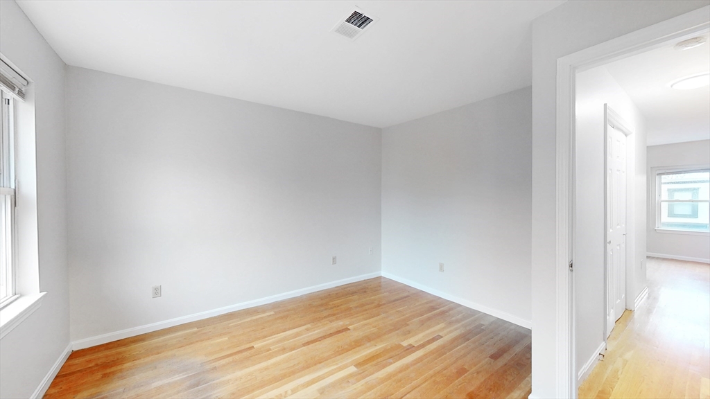 506 E 8th St 3