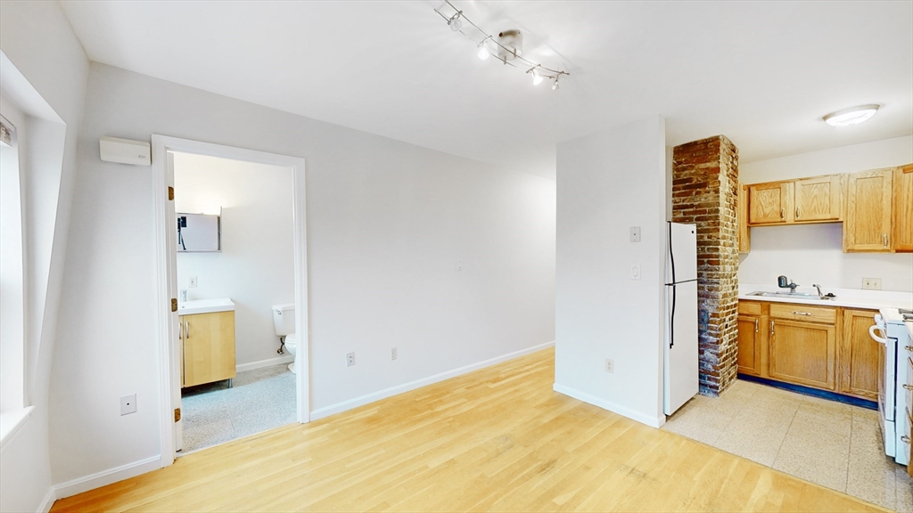 506 E 8th St 3