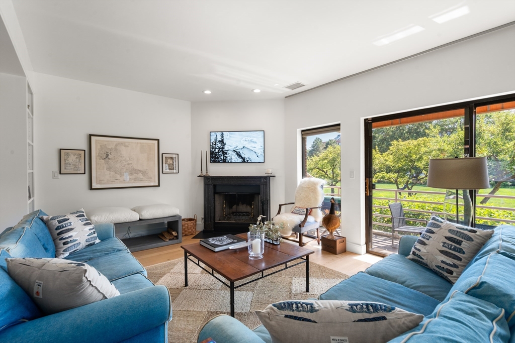 37 Shipway Pl 37