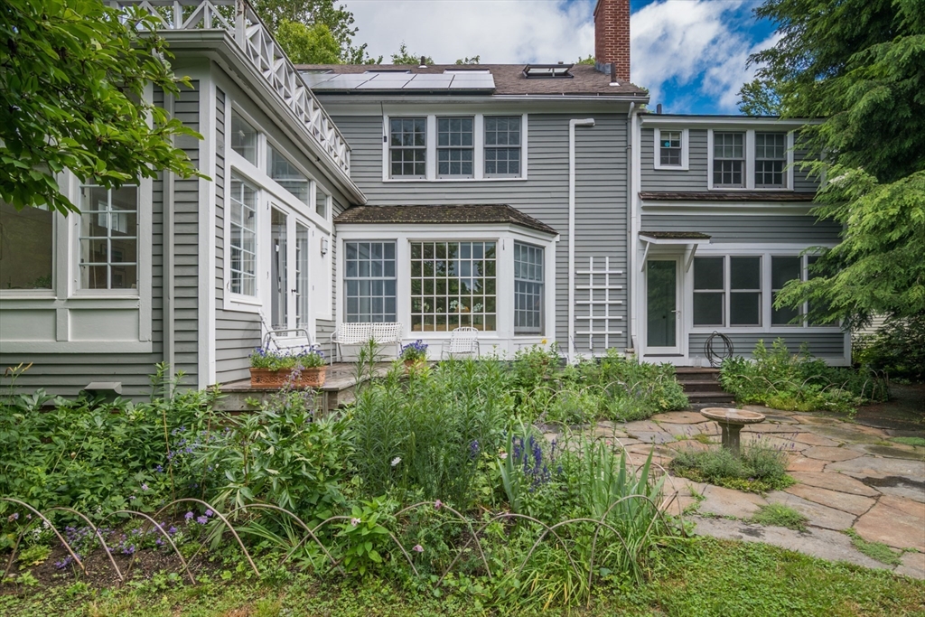 52 Ward Ave