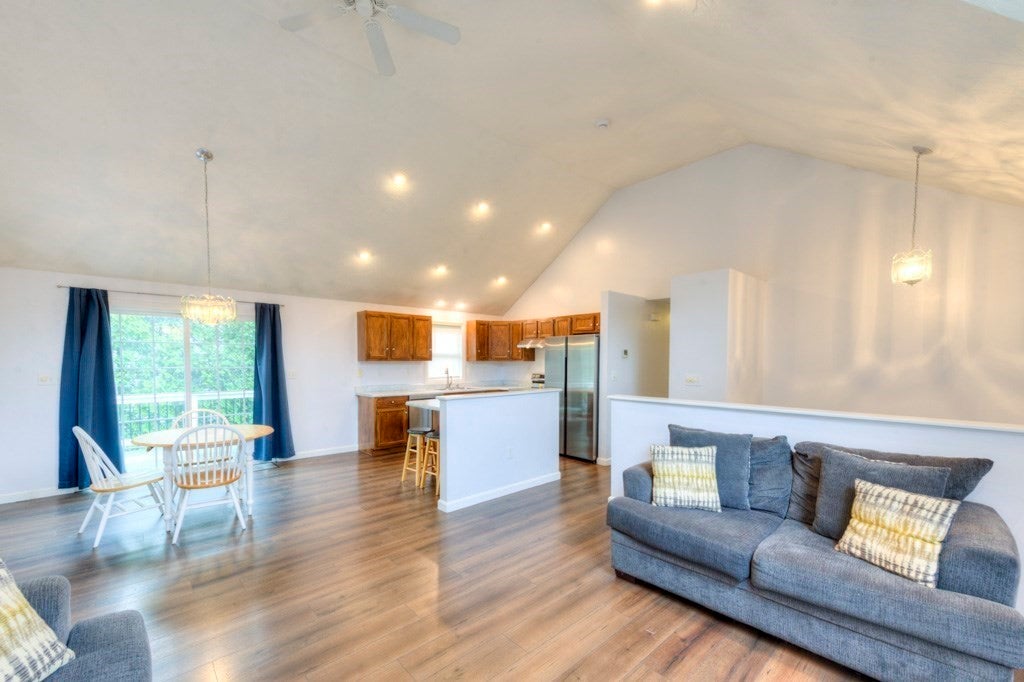 4 Matteo St, Worcester, MA Photo #12