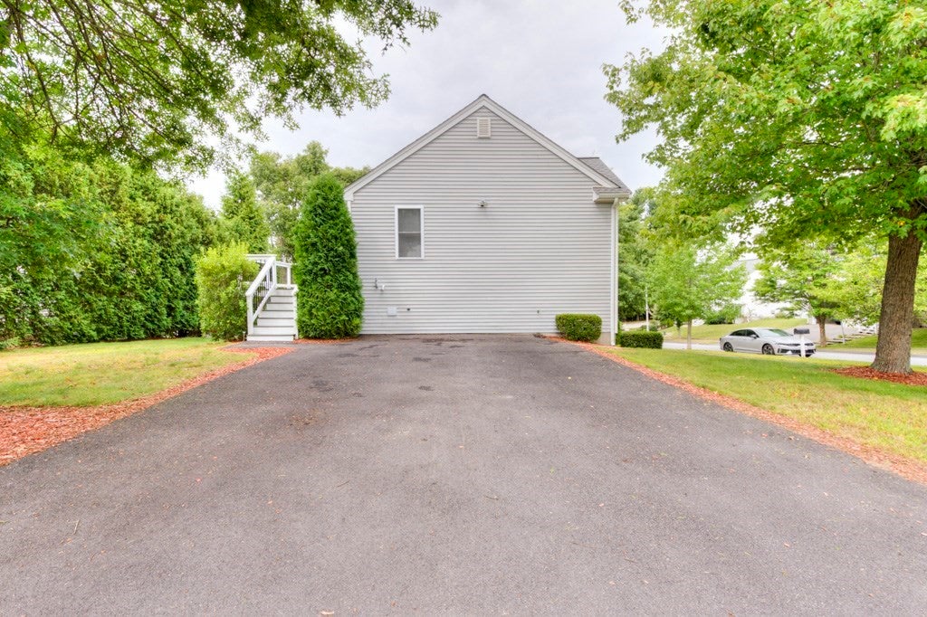 4 Matteo St, Worcester, MA Photo #35